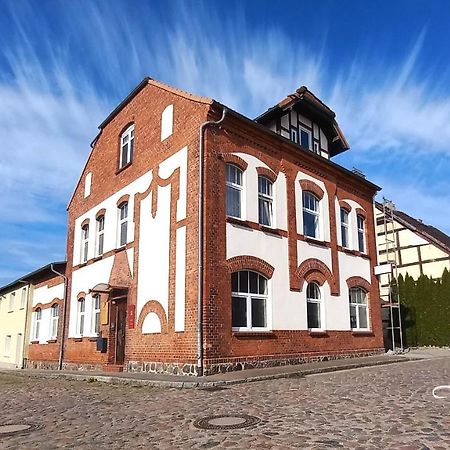 Triskele Haus - Oekologisches Gaestehaus Der Heilstaette Strelitz Neustrelitz Extérieur photo