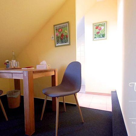 Triskele Haus - Oekologisches Gaestehaus Der Heilstaette Strelitz Neustrelitz Chambre photo