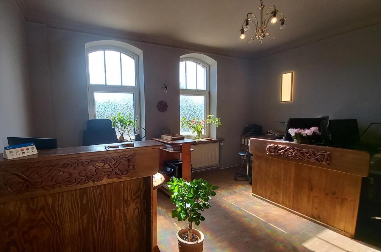 Triskele Haus - Oekologisches Gaestehaus Der Heilstaette Strelitz Neustrelitz Extérieur photo